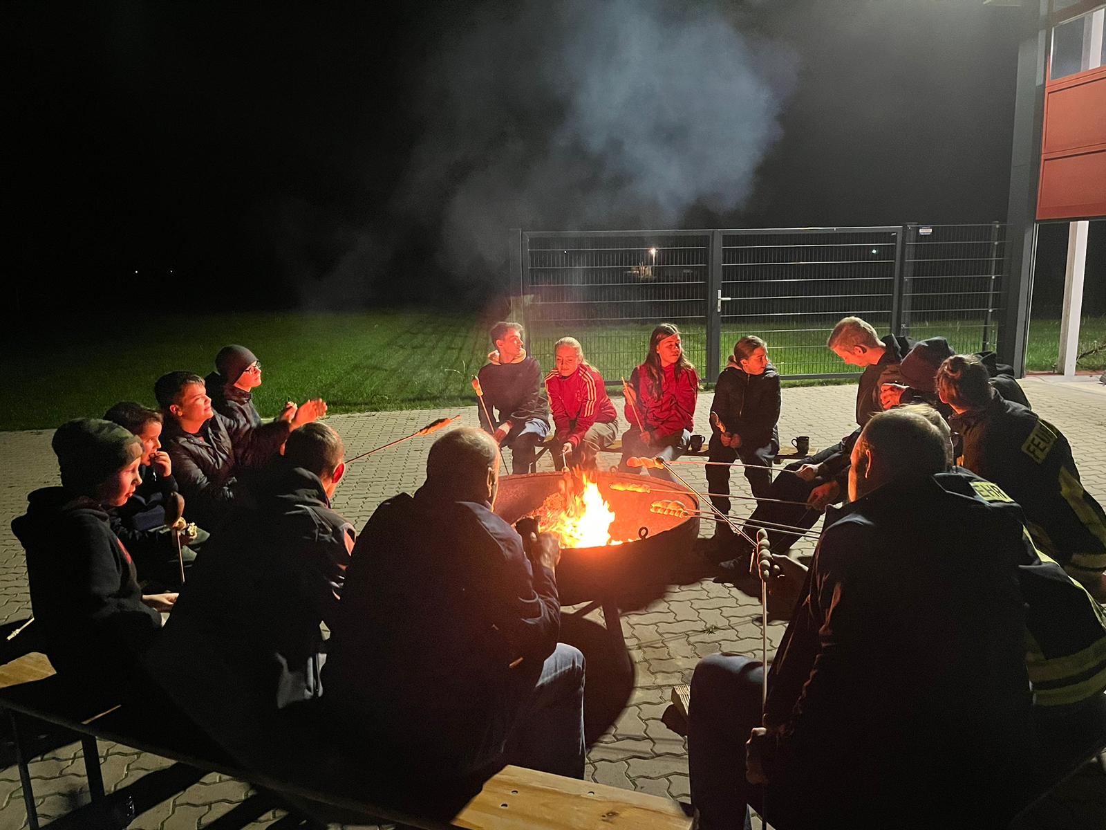 Read more about the article Lagerfeuer mit der Jugendfeuerwehr
